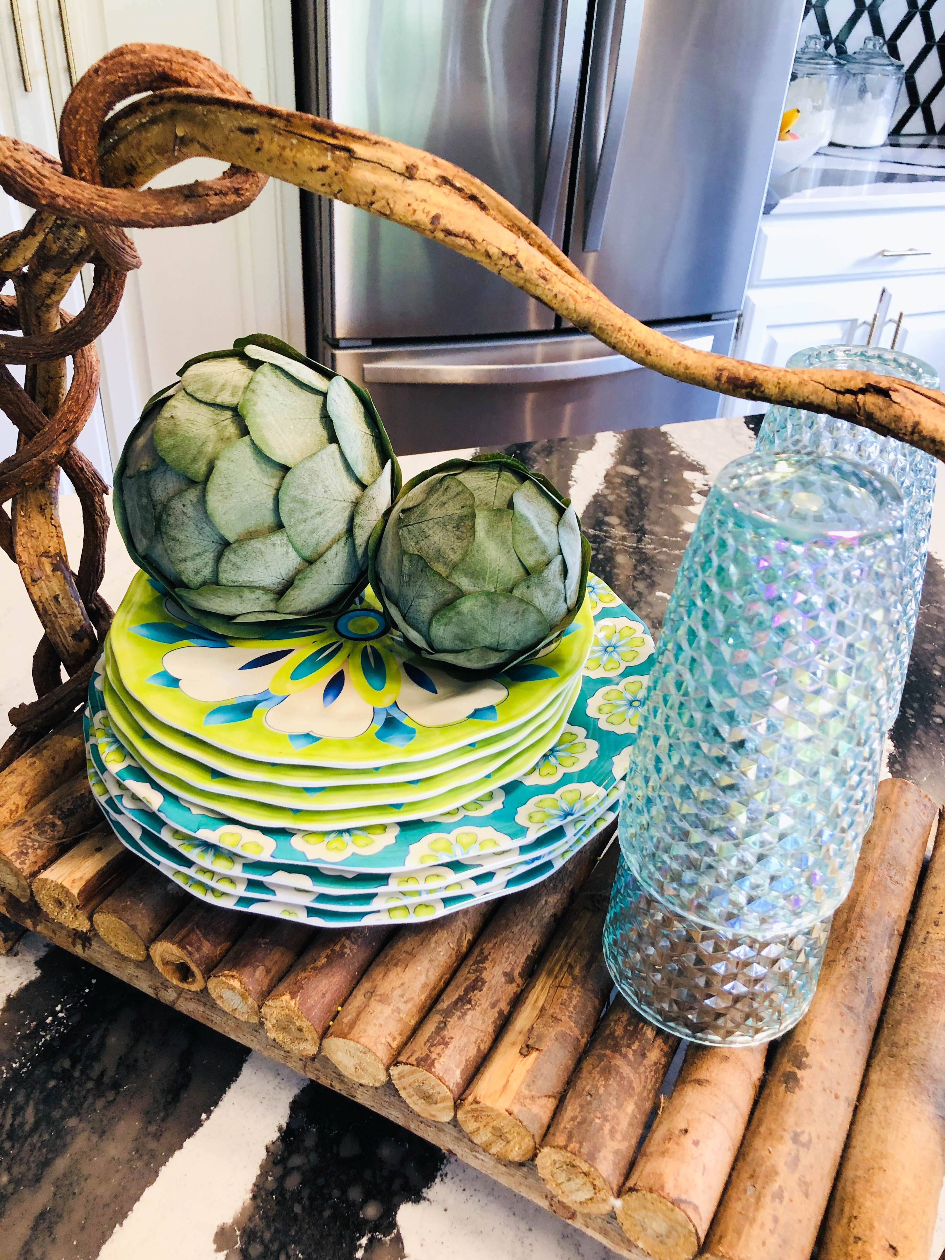 Stacked plates and glasses are a way to decorate your kitchen.