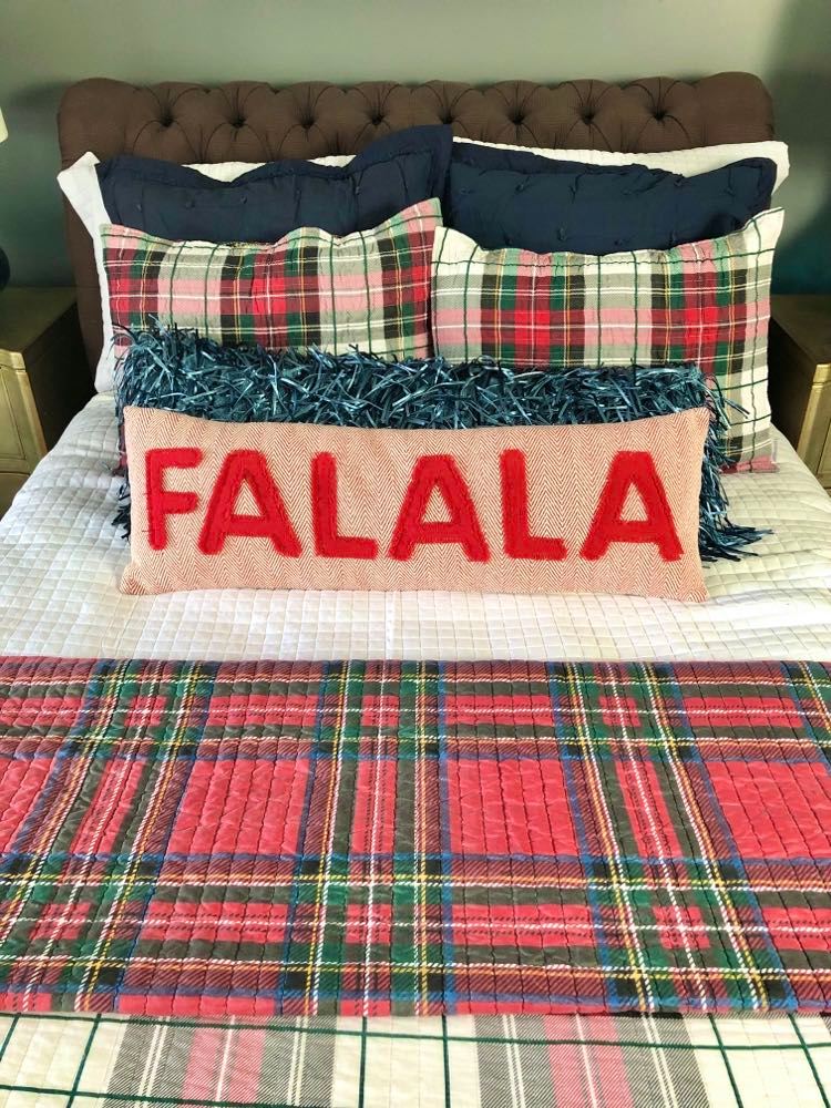 A pillow with the words "Fa la la la la"