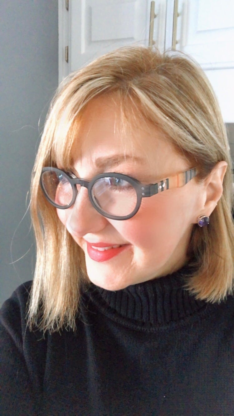 How to Wear Reading Glasses with Style