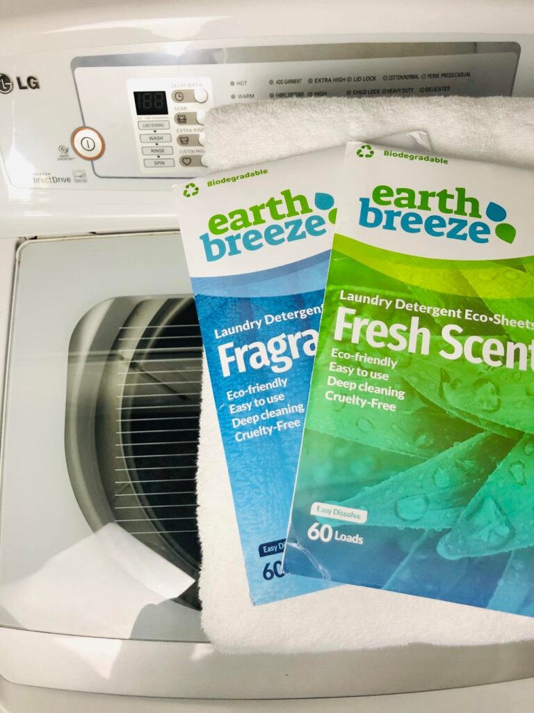 Earth Breeze Eco-Laundry detergent packaets.