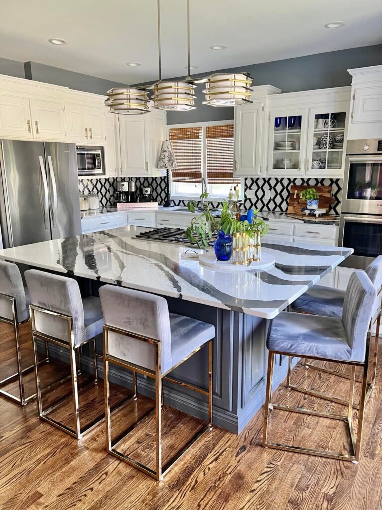 A neutral kitchen filled with various types of kitchen decor.