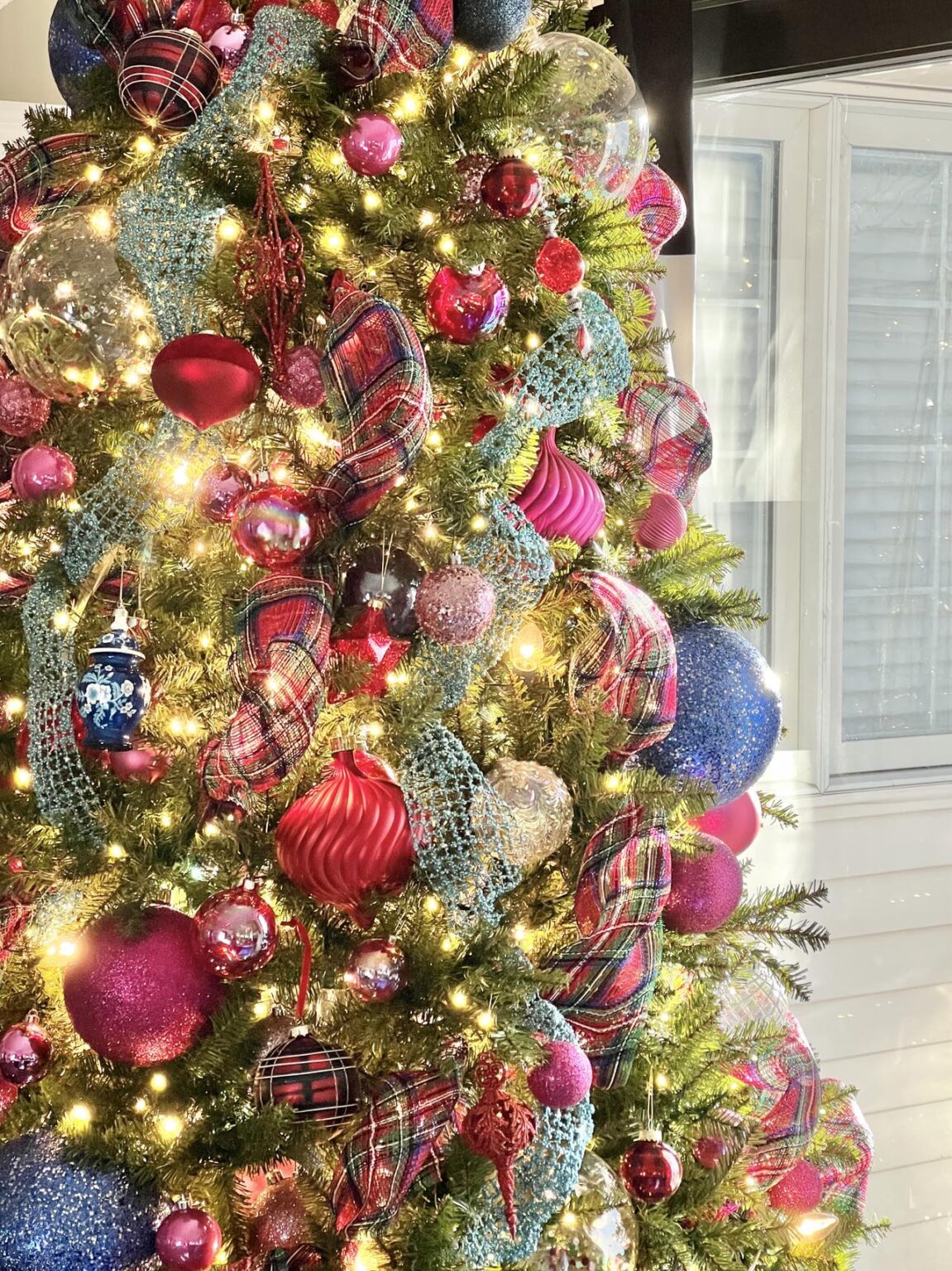 How to Decorate a Christmas Tree to Look Full Step by Step