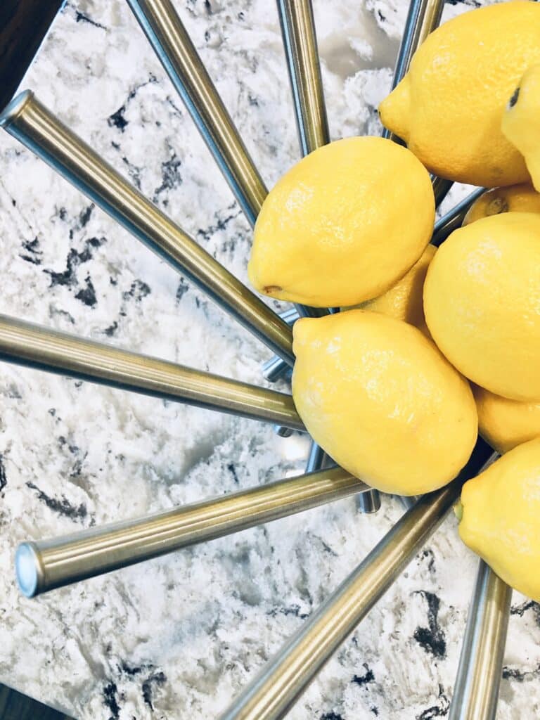 A bowl of lemons.