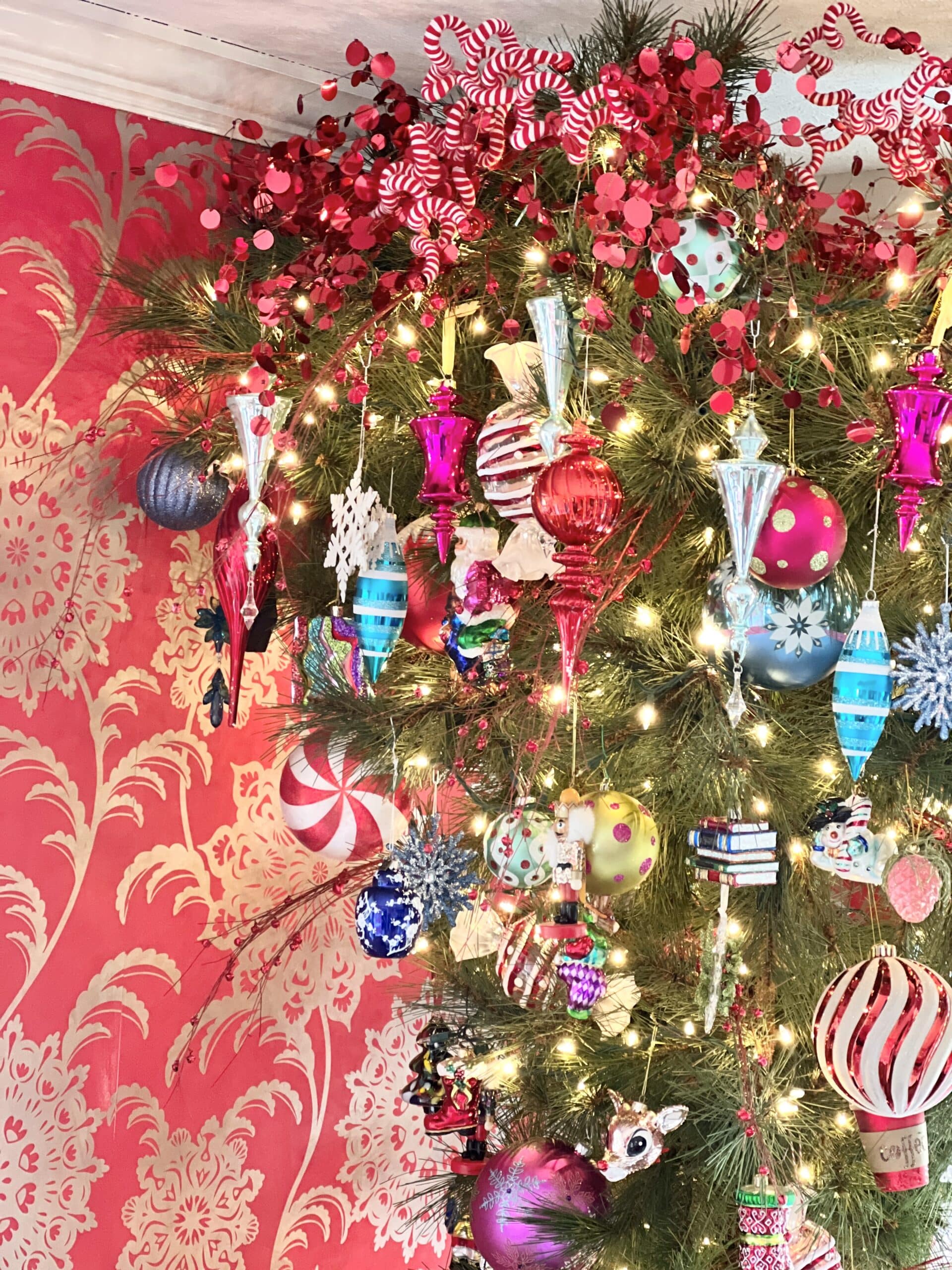 How to Decorate an Upside Down Christmas Tree