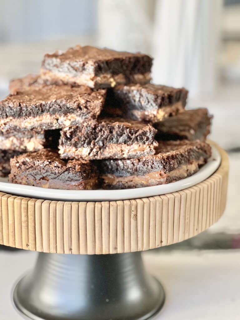 35 Thoughtful New Neighbor Housewarming Gift Ideas: A tray of brownies