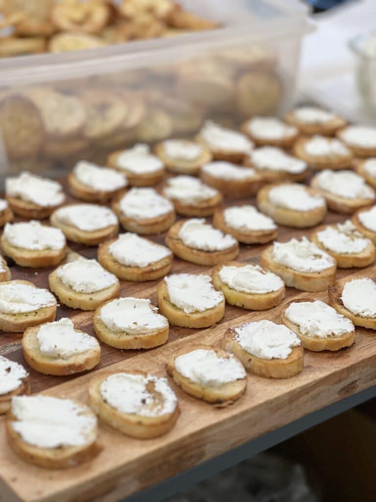 The toasted bread slices covered with  whipped cream cheese.