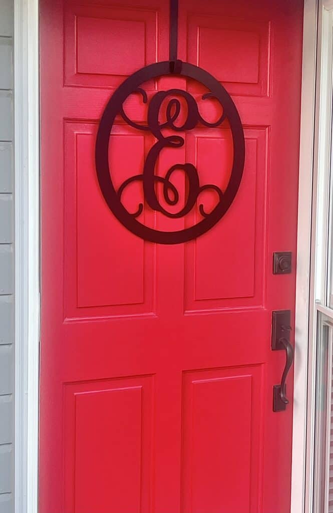 35 Thoughtful New Neighbor Housewarming Gift Ideas: A door sign with a monogram letter "E"