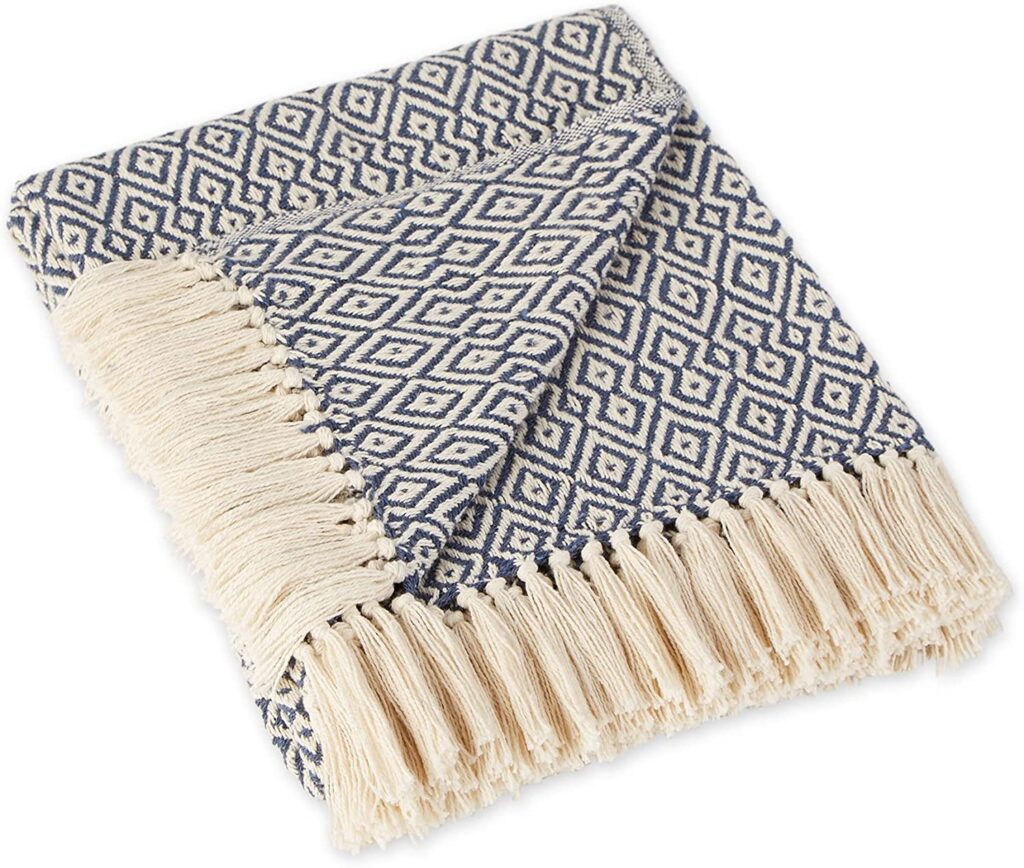 woven throw blanket with fringe