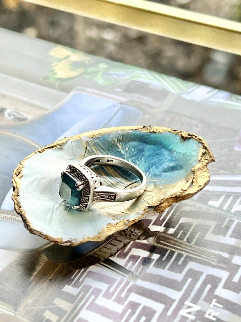 An oyster shell used as a ring dish.