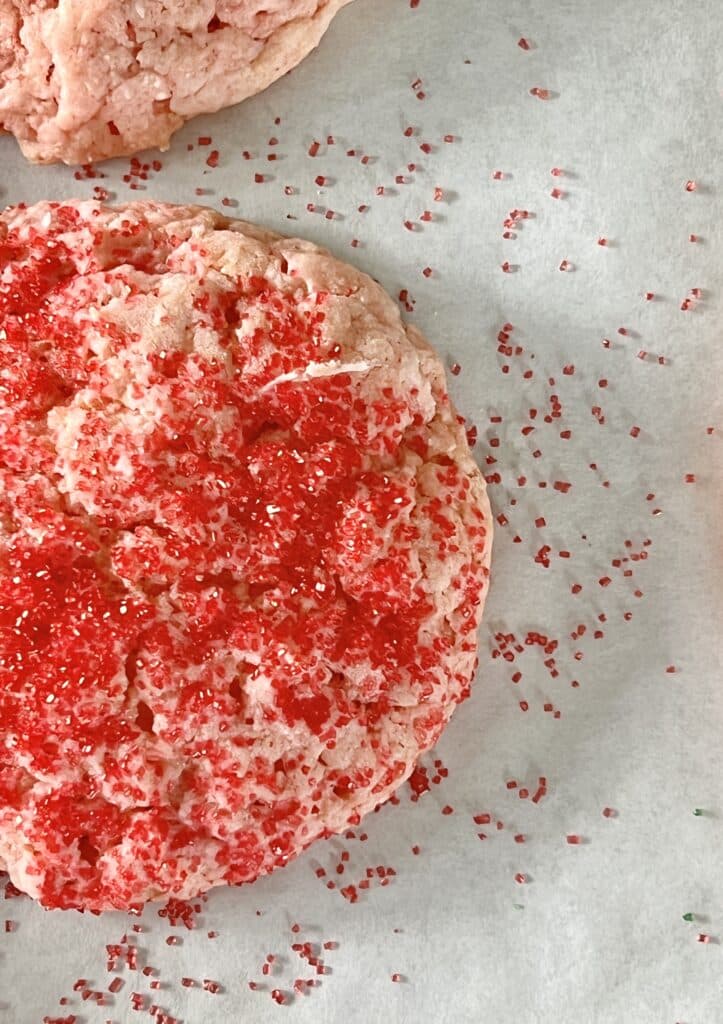 Strawberry cake cookie