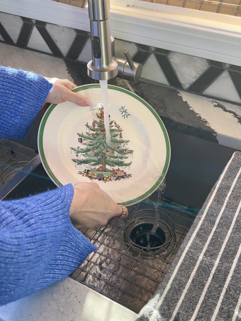 Can you put Spode Christmas tree dishes in the dishwasher? Rinsing a Spode dinner plate in the sink.