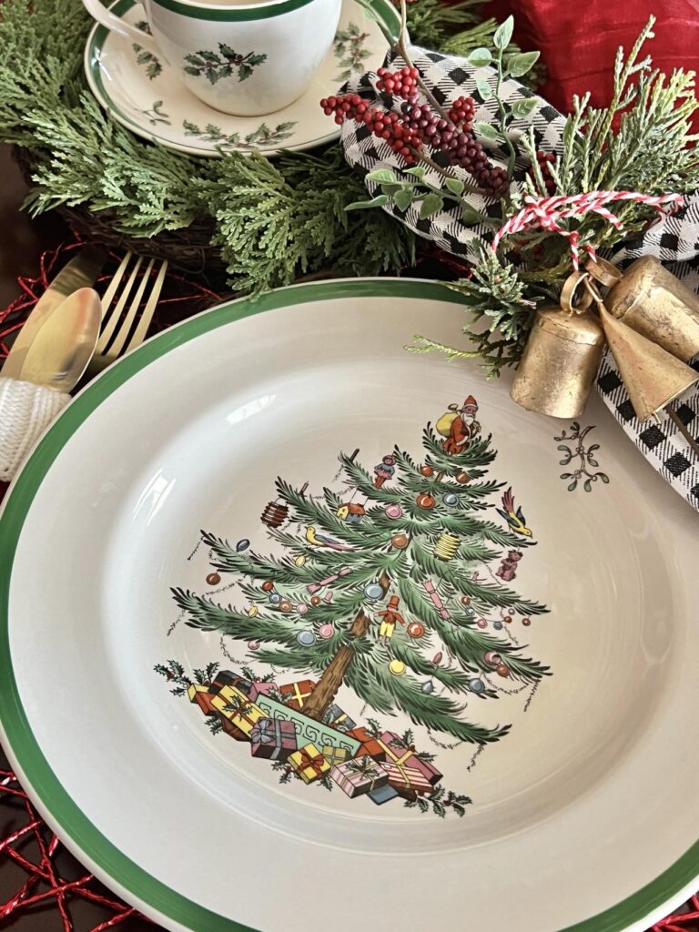 Can you put Spode Christmas tree dishes in the dishwasher? A Christmas table setting using Spode Christmas tree dishes.