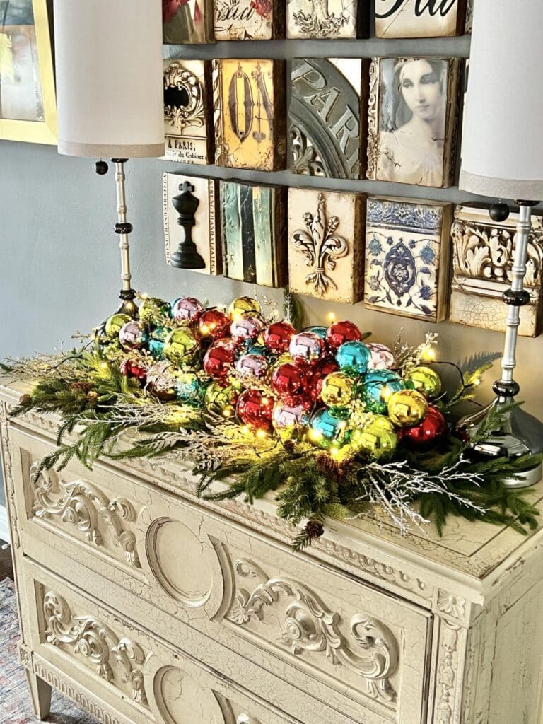 Aa DIY Christmas Ornament centerpiece using round ornaaments and a pool noodle.