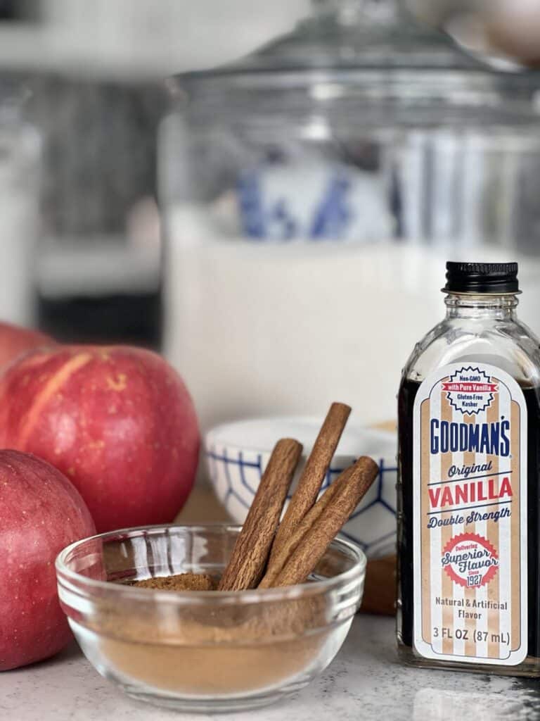 Apples, cinnamon sticks, and vanilla.