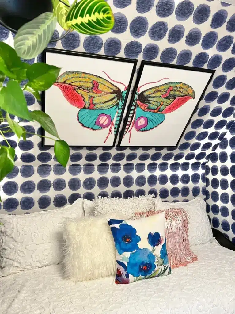 A daybed nook with blue and white dot wallpaper on the walls.