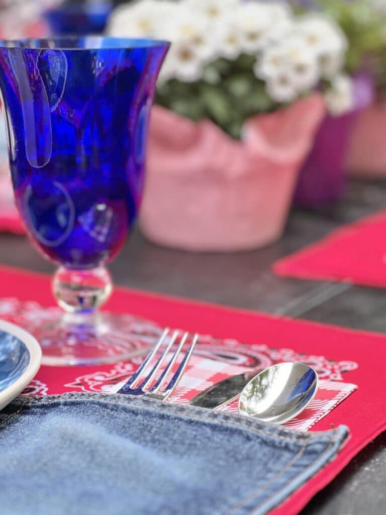 How to Make a Simple Reversible No Sew Placemat