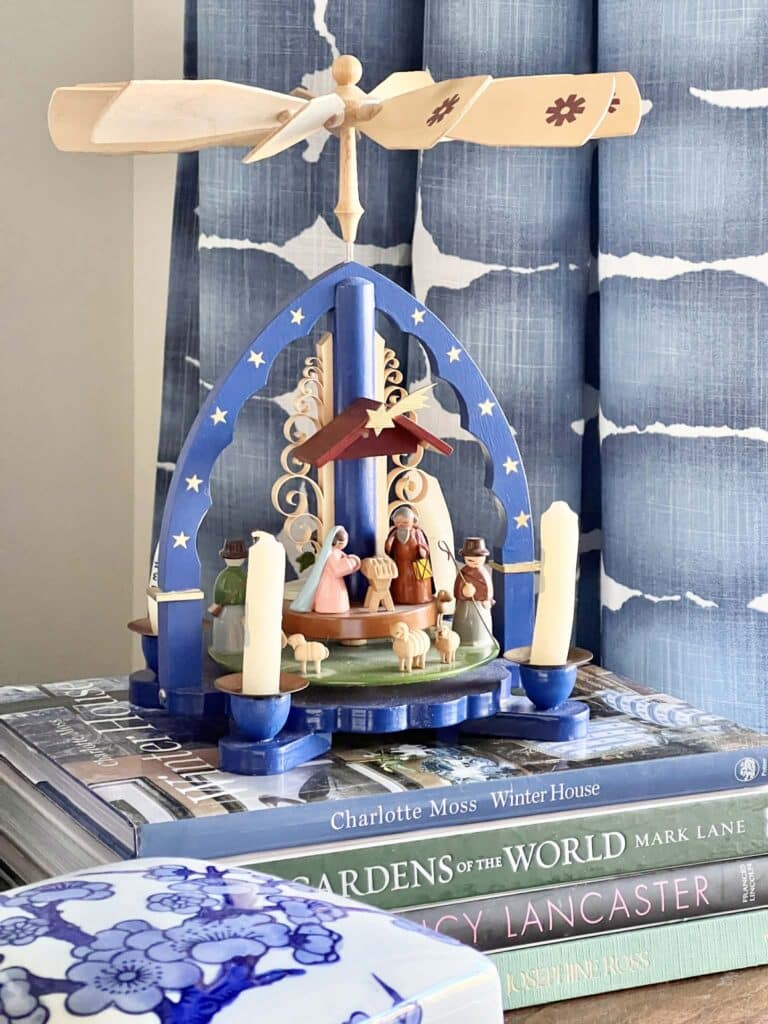 An alpine spinner Christmas nativity with a blue frame.