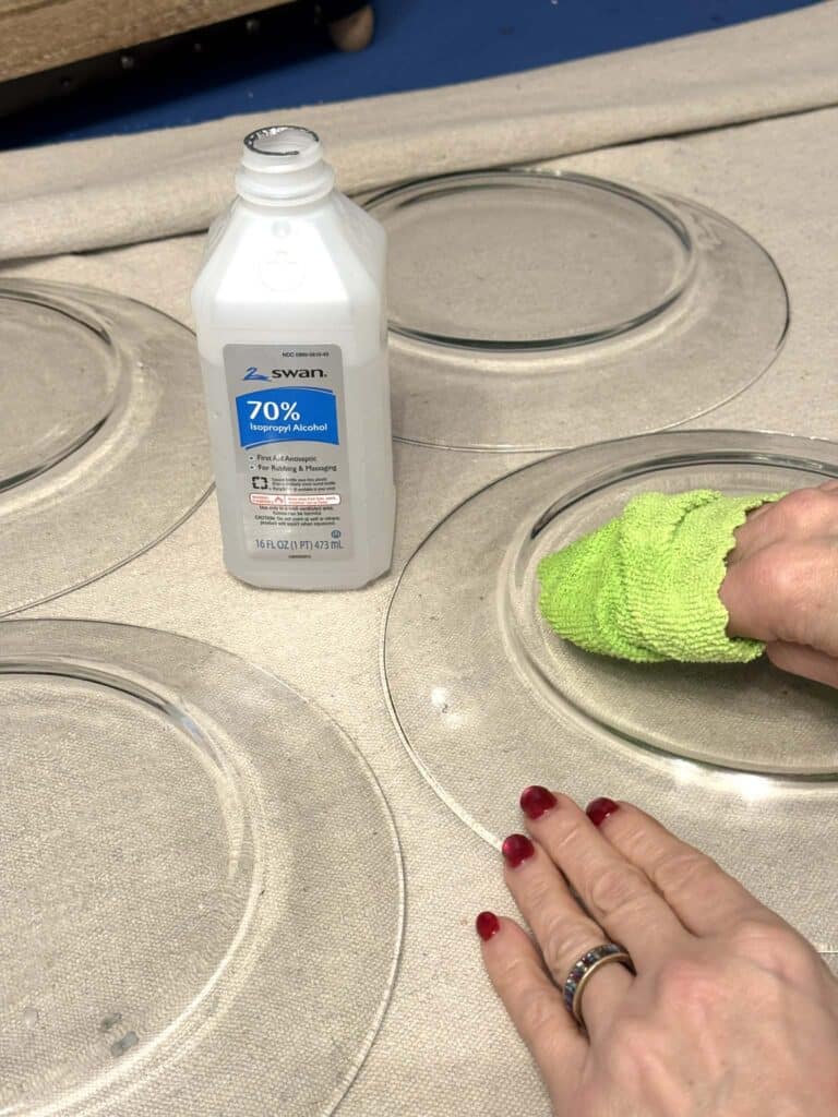 Cleaning tha back of glass plates with rubbing alcohol.