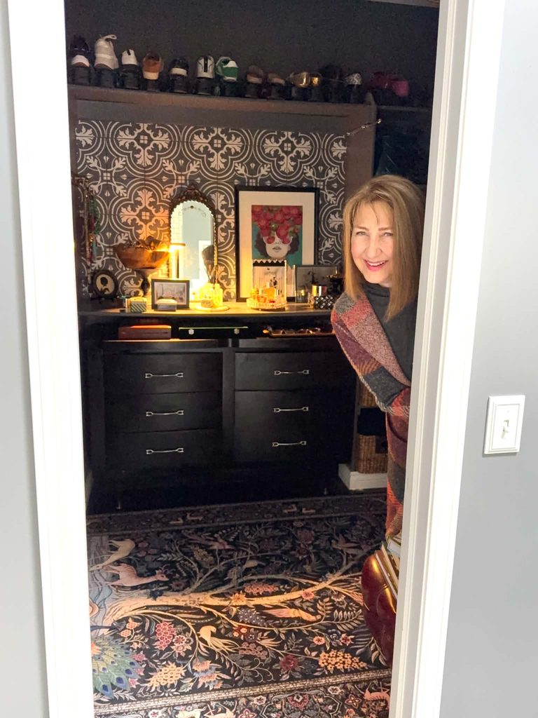 Small Walk-In Closet Decorating Ideas to Steal This Weekend